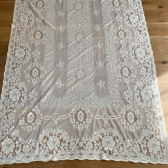 Elegant Lace Curtain or Tablecloth - Picture 2 of 7